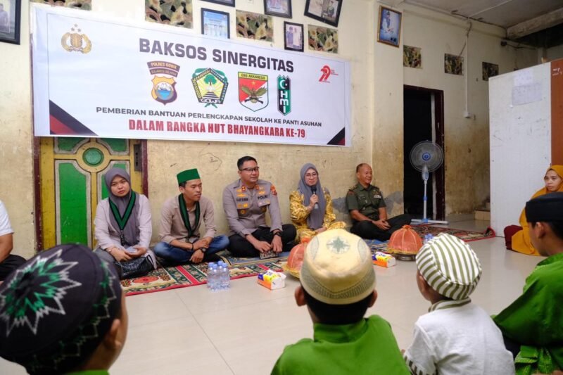 Pemerintah Kabupaten (Pemkab) Gowa bersama Polres Gowa, Kodim 1409 Gowa dan HMI Cabang Gowa Raya melakukan Bakti Sosial (Baksos) Sinergitas di Lembaga Kesejahteraan Sosial Anak (LKSA) Nurul Fatimah, Kelurahan Paccinongan, Kecamatan Somba Opu, Rabu (25/6/2025)