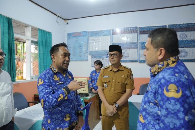 Wali Kota Makassar, Munafri Arifuddin, melakukan kunjungan kerja ke Kelurahan Kampung Buyang, Kecamatan Mariso, Kota Makassar, dalam rangka memantau kesiapan kelurahan tersebut menghadapi Lomba Kelurahan Terpadu Tahun 2025, Selasa (3/06/2025)
