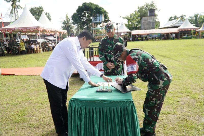 Kegiatan TNI Manunggal Membangun Desa (TMMD) ke-124 tahun 2025 yang dilaksanakan oleh Kodim 1406/Wajo secara resmi ditutup oleh Danrem 141/Toddopuli, Kolonel Inf Andre Clift Rumbayan.