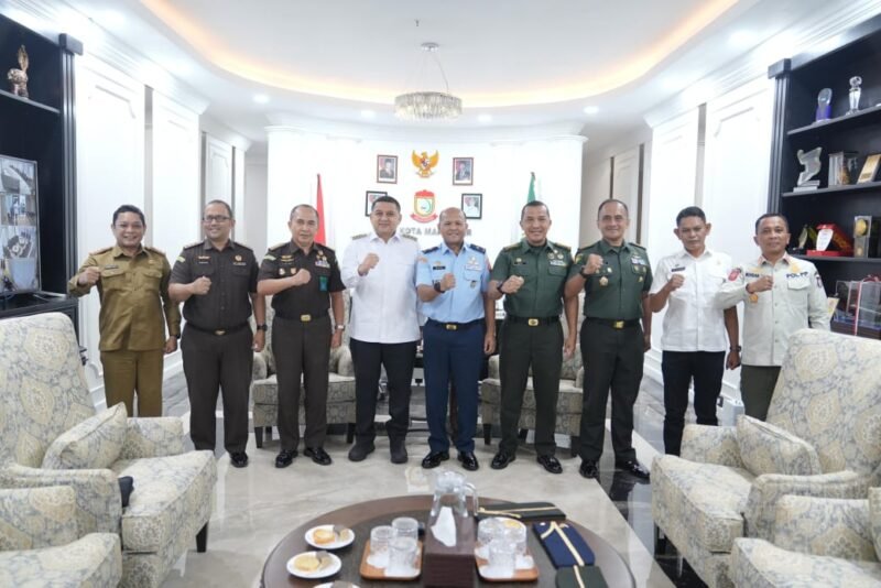 Wali Kota Makassar, Munafri Arifuddin menerima kunjungan audiensi dari Asisten Pidana Militer Kejaksaan Tinggi Sulawesi Selatan, Kolonel Laut (H) Dr. M. Asri Arief, SH., M.Si., CTMP, di Balai Kota Makassar, Rabu (11/6/2025)