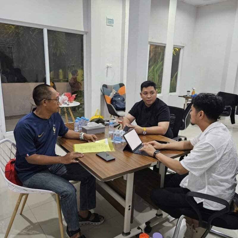 Ketua Kormi Kota Makassar, Andi Ryan Adrianto bersama formatur menggelar pertemuan rapat pembentukan susunan personalia pengurus Kormi Kota Makassar periode 2025-2029 di kantor Kormi Kota Makassar jl. Faisal 2 no.4, Rabu (11/6/2025)