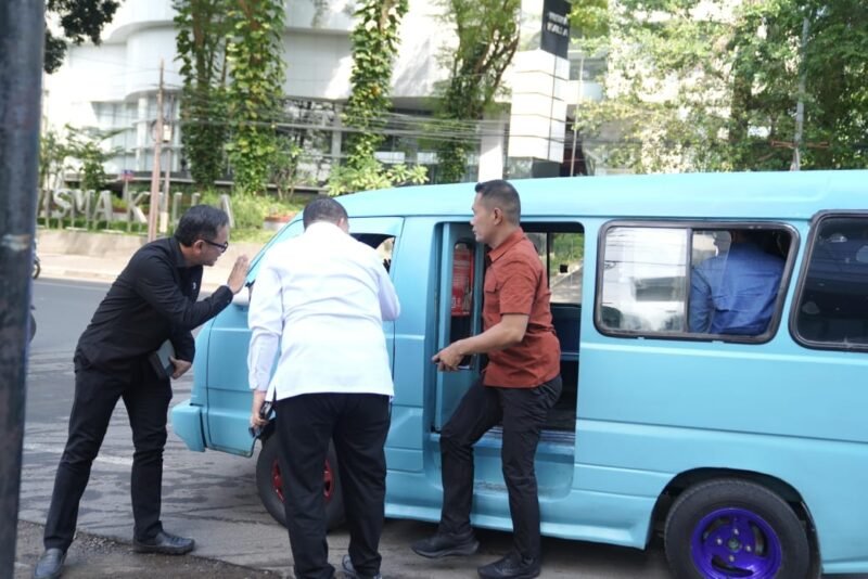 Wakil Menteri Dalam Negeri (Wamendagri) Bima Arya melakukan inspeksi mendadak (sidak) ke kantor Dinas Pemadam Kebakaran dan Penyelamatan (Damkarmat) Kota Makassar, Jumat (13/6/2025)