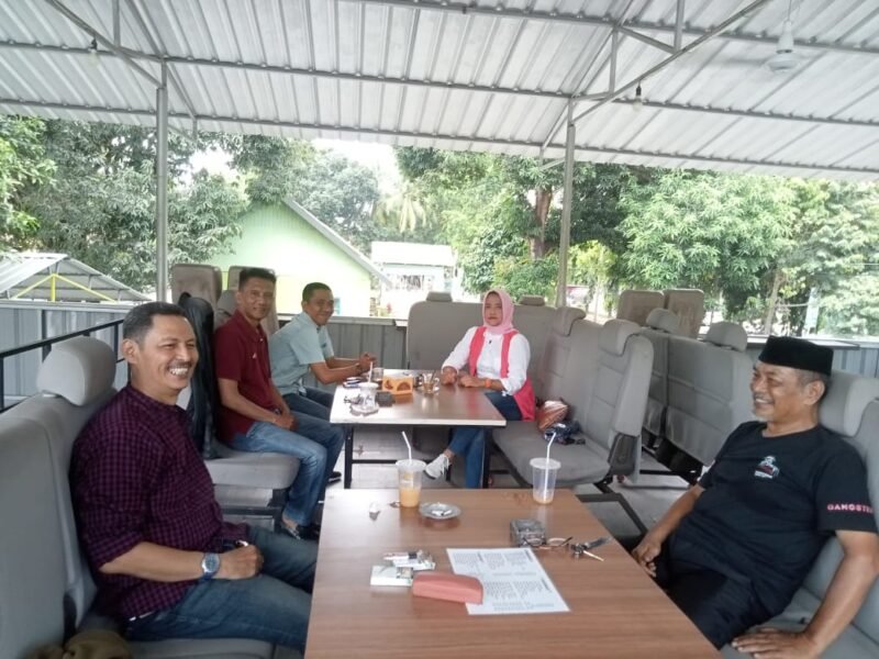 Jajaran pengurus Dewan Pimpinan Pusat Corong Rakyat Indonesia kembali mengadakan pertemuan internal di Cafe Sapu Lidi Jalan Urip Sumoharjo Kota Makassar, Senin (16/6/2025)