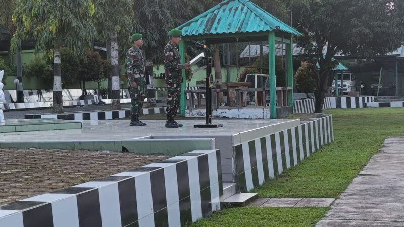 Kodim 1406/Wajo kembali menggelar upacara bendera rutin bulanan di Lapangan Makodim, Jl. Kejaksaan No. 55, Kelurahan Bulupabbulu, Kecamatan Tempe, Kabupaten Wajo, Selasa (17/6/2025)
