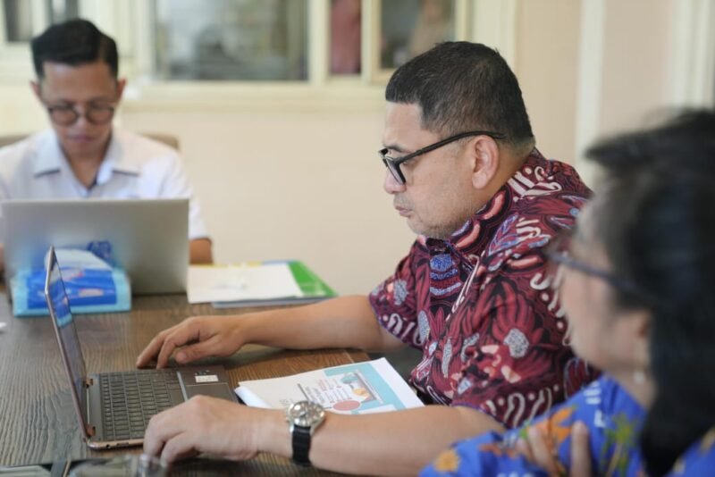 Wali Kota Makassar, Munafri Arifuddin, menghadiri wawancara nominasi Paritrana Award Tahun tingkat Provinsi Sulawesi Selatan secara virtual, Jumat (20/6/2025)