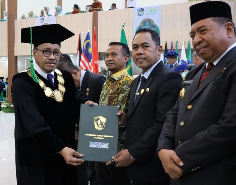 Bupati Wajo, H. Andi Rosman, dianugerahi PIN Emas Alumni Berprestasi oleh Universitas Muslim Indonesia.
Penghargaan ini bukan hanya tentang masa lalu,
tetapi tentang bakti yang terus menyala untuk masa depan