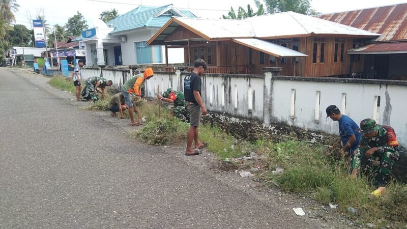  Koramil 1406-07/Takkalalla yang dipimpin oleh Babinsa Serka Arifuddin kembali melaksanakan kegiatan Karya Bhakti bersama masyarakat di Kelurahan Peneki, Kecamatan Takkalalla, Kabupaten Wajo