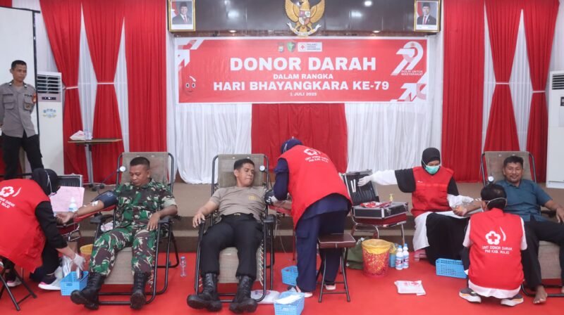 Memperingati Hari Bhayangkara ke-79, Polres Wajo kerjasama dengan Palang Merah Indonesia (PMI) Kabupaten Wajo gelar kegiatan donor darah pada Rabu 18 Junj 2025 di Ruang Wira Pratama Mapolres Wajo Sulsel