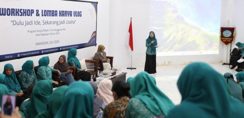 Ketua Tim Penggerak PKK Kota Makassar, Melinda Aksa, membuka Workshop dan Lomba Karya Vlog di Gedung PKK Makassar, Selasa (15/7/2025)