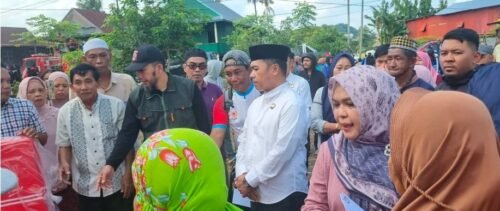 Bupati Wajo, H. Andi Rosman, bersama Wakil Bupati, dr. H. Baso Rahmanuddin, turun langsung menemui korban kebakaran di Lingkungan Tonrongge, Kelurahan Wiringpalennae, Kecamatan Tempe, Jumat 18 Juli 2025