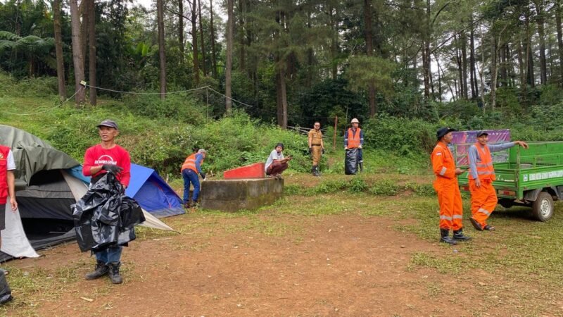 Kegiatan penanganan sampah pasca Beautiful Malino 2025 dilaksanakan pada hari Senin Tgl 14 Juli 2025 Pukul 08.00 WITA hingga 13.00 WITA di tiga titik pusat kegiatan Beautiful Malino 2025 yaitu, kawasan Hutan pinus (area panggung utama), area pusat kuliner dan UMKM yang bertempat di Tugu Malino Kota Bunga serta kawasan Summer Camp