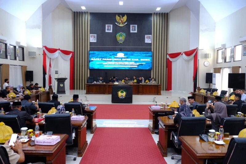 Wakil Bupati Gowa, Darmawangsyah Muin menghadiri Rapat Paripurna DPRD Kabupaten Gowa dalam rangka Pemandangan Umum Fraksi-Fraksi terhadap Ranperda Tentang Perubahan atas Peraturan Daerah Kabupaten Gowa Nomor 1 Tahun 2024 tentang Pajak Daerah dan Retribusi Daerah di Ruang Rapat Paripurna, Kantor DPRD Kabupaten Gowa, Rabu (23/7/2025)