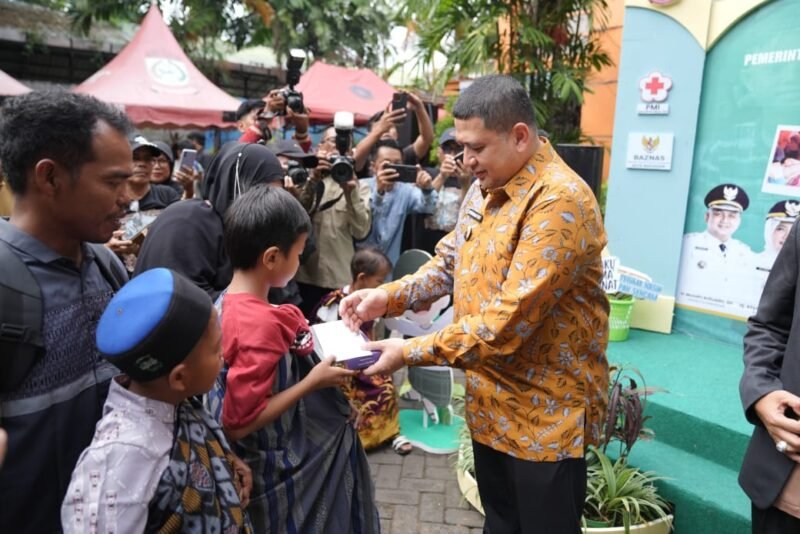 Wali Kota Makassar, Munafri Arifuddin menghadiri khitanan massal dan donor darah yang di gelar di Kantor Kecamatan Mamajang, Kamis (10/7/2025)