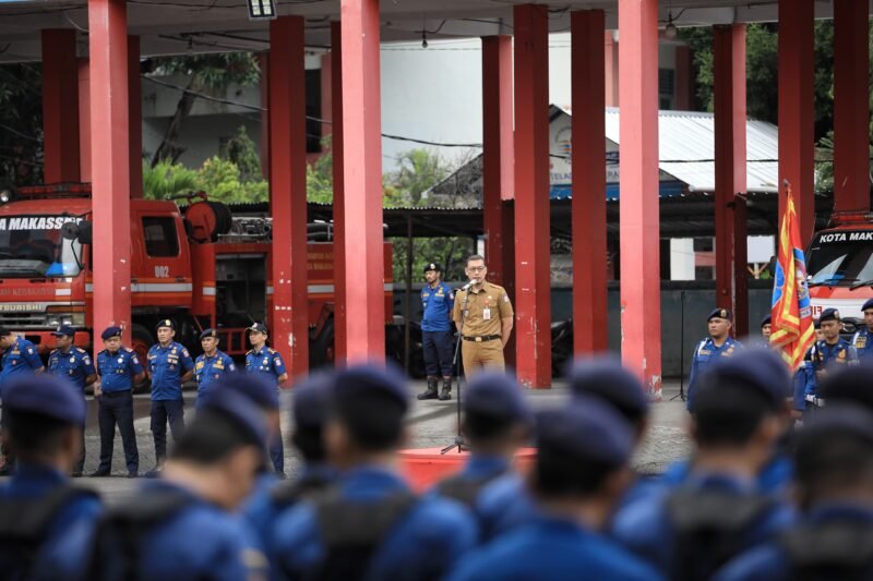 Sertijab Damkarmat  dilakukan melalui upacara dipimpin Sekertaris Daerah (Sekda) Makassar Andi Zulkifly di halaman kantor Damkarmat Makassar, Selasa (15/7/2025)