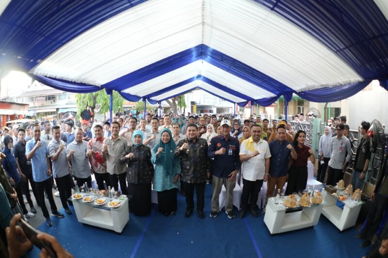 Wali Kota Makassar, Munafri Arifuddin  menghadiri Launching Sistem Transaksi Digital/Non-Tunai Berbasis QRIS di Pasar Pusat Niaga Daya, Kecamatan Biringkanaya, Senin (28/7/2025)