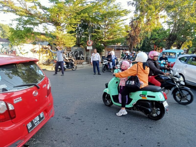Kadishub Makassar Urai Kemacetan Dipertigaan Jalan Andi Mappaodang - Andi Tonro
