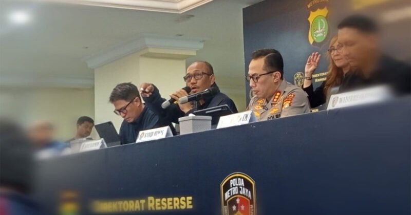 Direktur Reskrimum (Dirreskrimum) Polda Metro Jaya Kombes Pol Wira Satya Triputra memberikan keterangan terkait kasus kematian diplomat muda Kemlu RI , Selasa (29/7/2025)