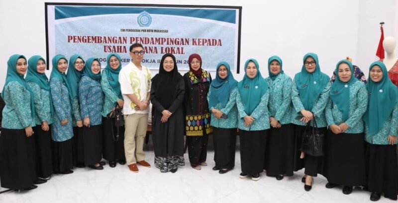 Ketua Tim Penggerak PKK, Melinda Aksa membuka kegiatan Pengembangan dan Pendampingan kepada Usaha Busana Lokal di Gedung PKK Makassar, Jumat (18/7/2025)