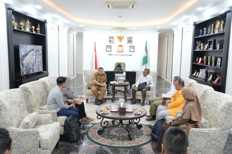 Wali Kota Makassar, Munafri Arifuddin menerima audiensi Rektor Universitas Pejuang Republik Indonesia (UPRI) Makassar, Darwis Nur Tinri, di Kantor Balai Kota, Makassar, Selasa (8/7/2025)