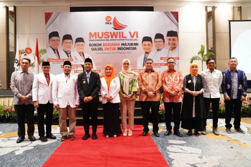 Wali Kota Makassar, Munafri Arifuddin, bersama Wakil Wali Kota, Aliyah Mustika Ilham, kompak menghadiri Musyawarah Wilayah (Muswil) VI DPW Partai Keadilan Sejahtera (PKS) Sulawesi Selatan yang digelar di Hotel Claro Makassar, Minggu (24/8/2025)