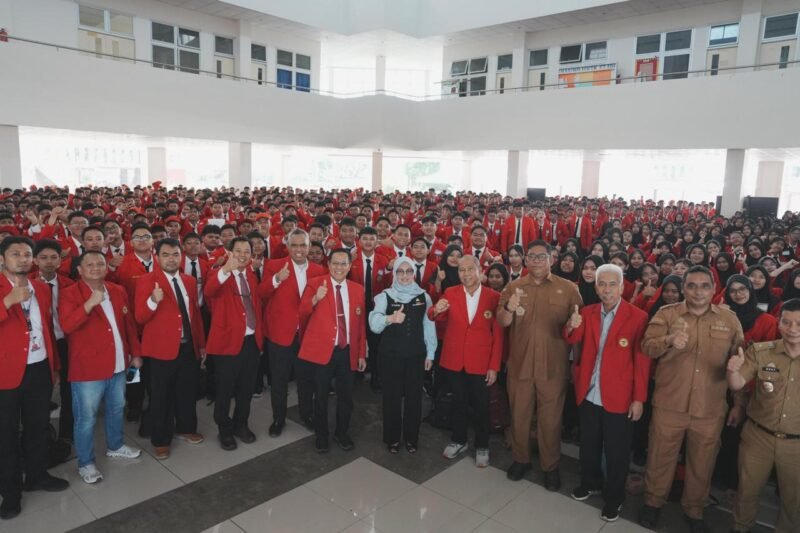 Bupati Gowa, Sitti Husniah Talenrang menjadi pembicara utama pada kuliah umum bertema “Membangun Generasi Pemimpin Masa Depan” di Gedung Student Center Fakultas Teknik Unhas Gowa, Kecamatan Bontomarannu, Selasa (12/8/2025)