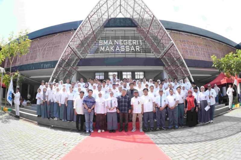 Wali Kota Makassar, Munafri Arifuddin menghadiri Pelantikan Pengurus Pusat Ikatan Alumni SMAnSA Makassar (IKA SMANSA) di Sekolah SMAN 1 Makassar, Minggu (3/8/2025)