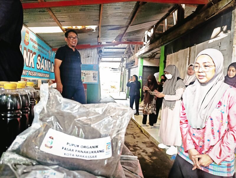 Ketua Forum Kota Sehat Makassar, Melinda Aksa, melakukan kunjungan mendadak ke Pasar Panakkukang, Jumat (22/8/2025).