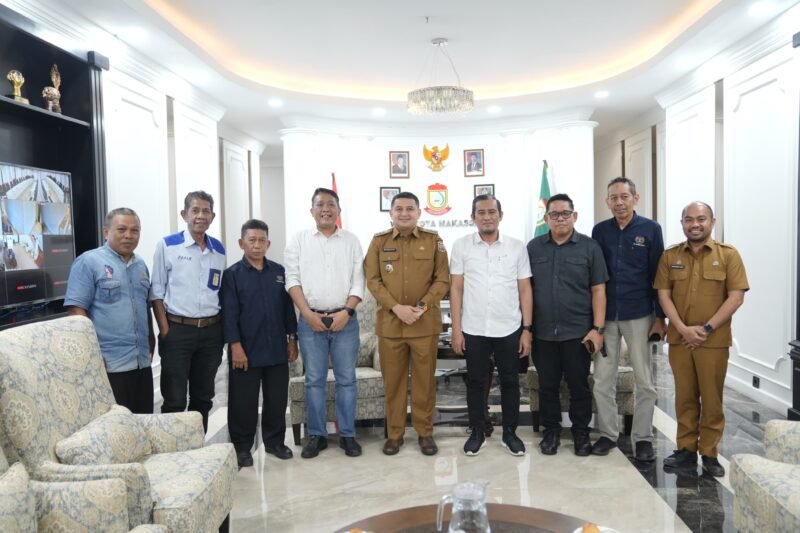 Wali Kota Makassar, Munafri Arifuddin, menerima audiensi dari jajaran Pengurus Persatuan Wartawan Indonesia (PWI) Provinsi Sulawesi Selatan yang dipimpin Ketua PWI Sulsel, Agus Salim Alwi Hamu, di Balai Kota Makassar, Selasa (26/08/2025)