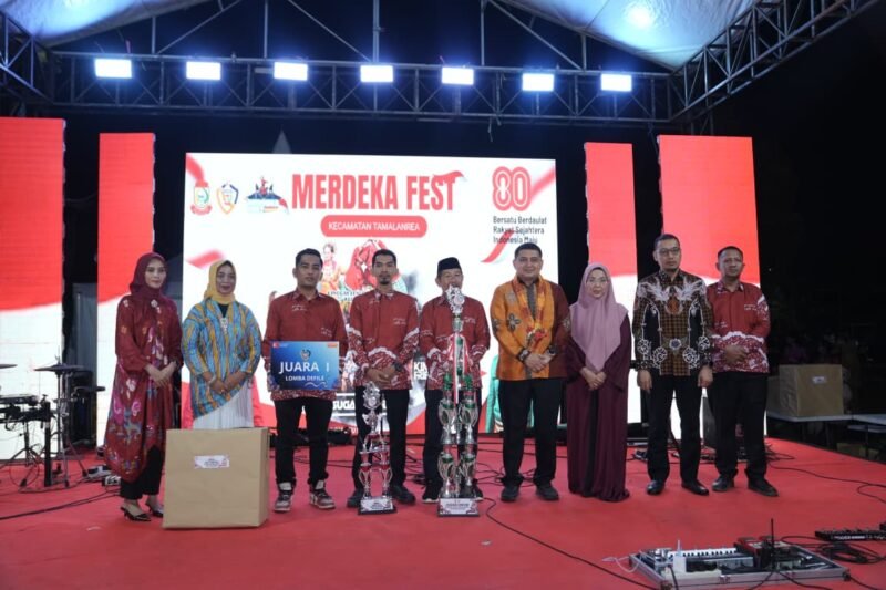 Wali Kota Makassar, Munafri Arifuddin, menghadiri Pesta Rakyat Kecamatan Tamalanrea sebagai bagian dari rangkaian perayaan HUT ke-80 Proklamasi Kemerdekaan Republik Indonesia, Selasa malam (26/08/2025)