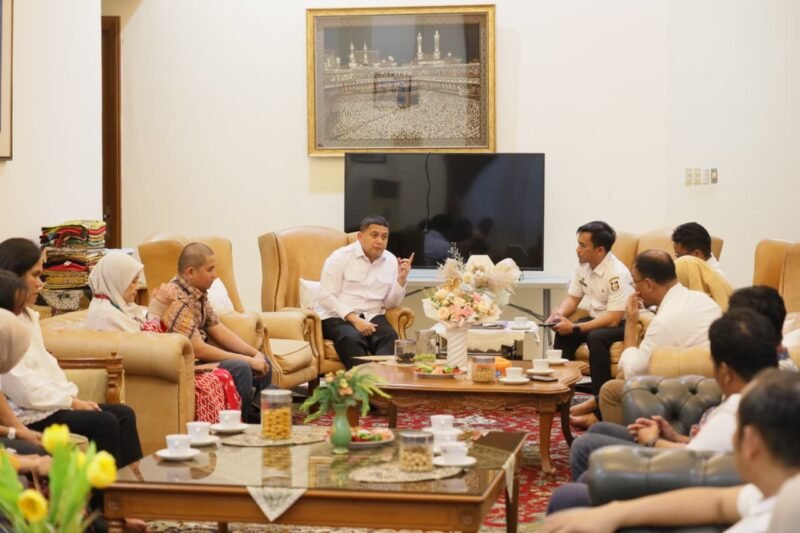 Wali Kota Makassar, Munafri Arifuddin, memimpin rapat koordinasi khusus bersama jajaran Dinas Lingkungan Hidup (DLH) Kota Makassar, di Jalan Chairil Anwar, Rabu (27/8/2025)
