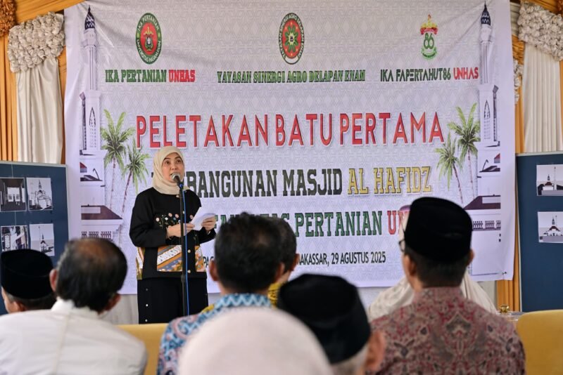 Wakil Wali Kota Makassar, Aliyah Mustika Ilham, menghadiri sekaligus melakukan peletakan batu pertama pembangunan Masjid Al-Hafidz yang digagas oleh Alumni Fakultas Pertanian Universitas Hasanuddin, Jumat (29/08/2025)