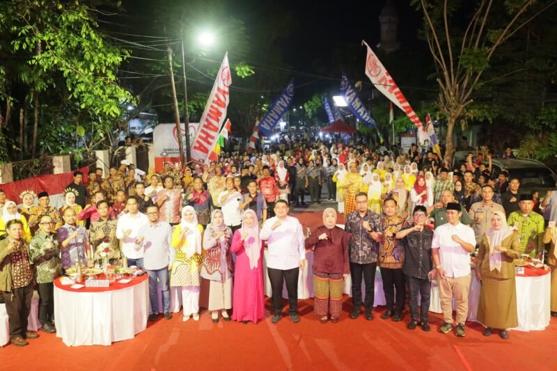 Wali Kota Makassar, Munafri Arifuddin, bersama Wakil Wali Kota Aliyah Mustika Ilham, menghadiri Pesta Rakyat HUT ke-80 Kemerdekaan RI yang digelar Kecamatan Bontoala, Senin (25/8/2025) malam