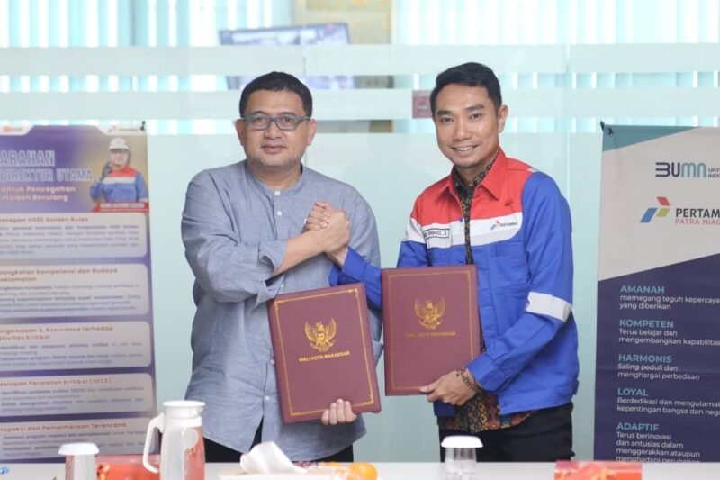 Wal Kota Makassar Munafri Arifuddin menandatangani nota kesepahaman (MoU) bersama Integrated Manager Terminal Makassar terkait pengembangan Program Ecoeduwisata Mangrove, PT. di Kantor PT. Pertamina Patra Maga Integrated Terminal Makassar, Minggu (7/9/2025)