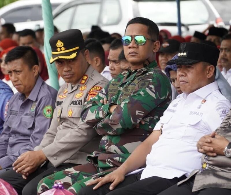 Dandim 1406/Wajo, Letkol Inf Harianto, S.I.P menghadiri Pengukuhan dan Pelantikan Pengurus serta Pengawas Koperasi Desa/Kelurahan Merah Putih se-Kabupaten Wajo yang digelar di Gelora Permata Hijau, Desa Waetuwo, Kecamatan Tanasitolo, Rabu (10/9)