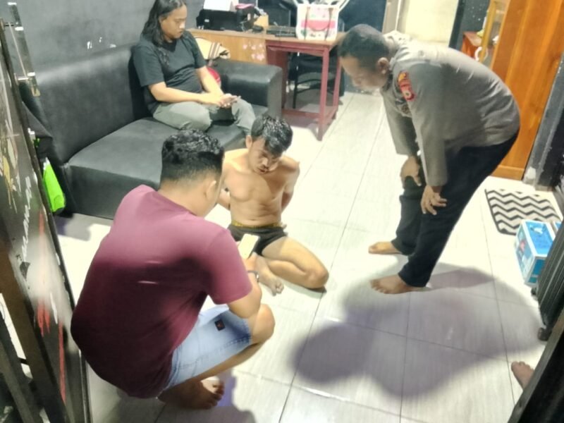 Jajaran Polsek Tempe berhasil mengungkap kasus pencurian yang terjadi di sebuah rumah kosong milik warga bernama Erwin, di Jalan WR. Monginsidi, Kelurahan Maddukelleng, Kecamatan Tempe, Kabupaten Wajo