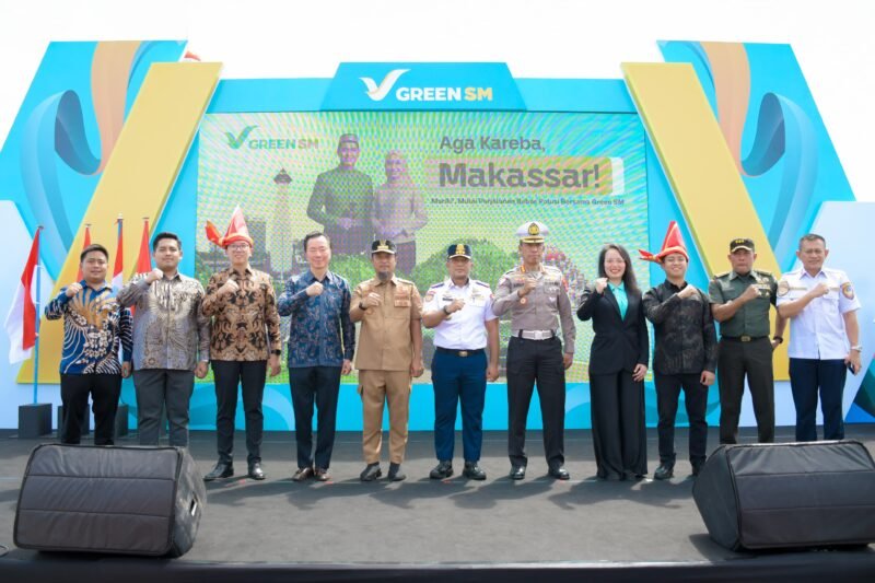 Kepala Dinas Perhubungan Kota Makassar, Muhammad Rheza, S.STP., M.Si, mewakili Wali Kota Makassar menghadiri kegiatan peresmian Green SM, taksi listrik modern pertama di Kota Makassar, di kawasan CPI, Senin (15/9/2025)