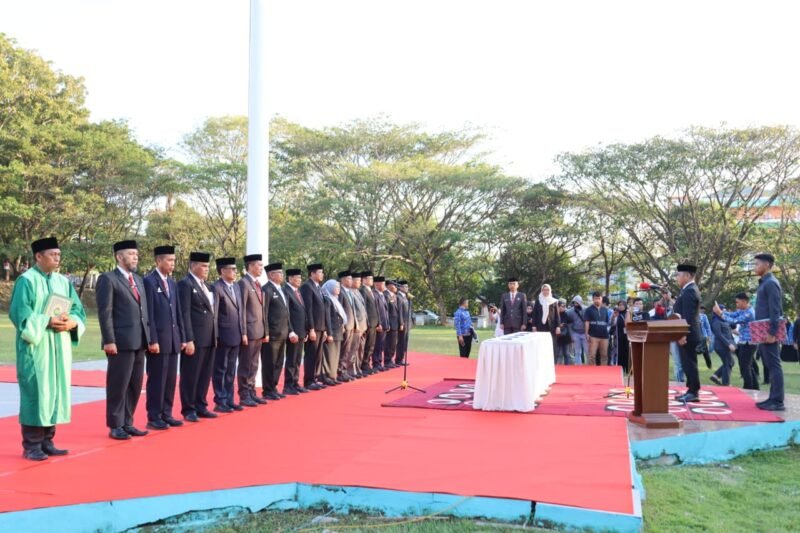 Bupati Wajo Andi Rosman melantik sejumlah pejabat pimpinan tinggi pratama (eselon IIb) lingkup Pemerintah Kabupaten Wajo di Lapangan upacara Kantor Bupati Wajo, Rabu (1/10/1/2025)