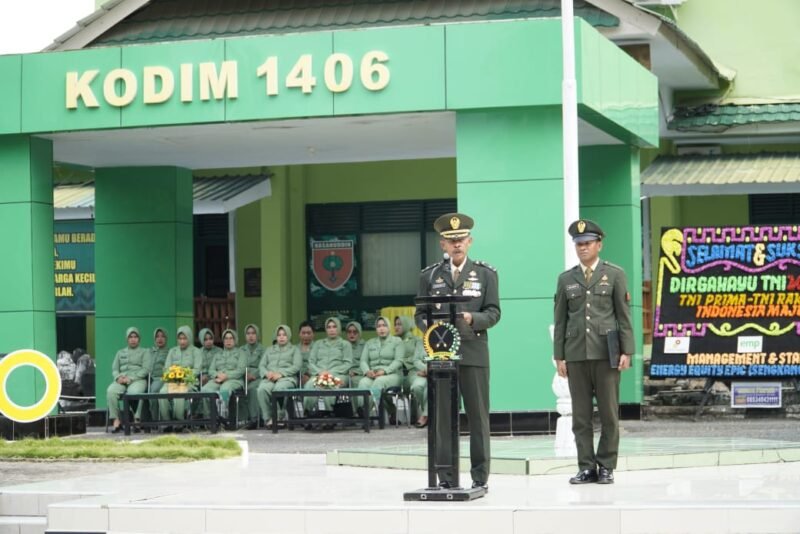 Dalam rangka memperingati Hari Ulang Tahun (HUT) Tentara Nasional Indonesia (TNI) ke-80 tahun 2025, Kodim 1406/Wajo menggelar upacara peringatan yang dirangkaikan dengan acara syukuran di Aula Serbaguna Makodim 1406/Wajo, Jl. Kejaksaan No. 55, Kelurahan Bulupabbulu, Kecamatan Tempe, Kabupaten Wajo, pada Minggu (5/10/2025)