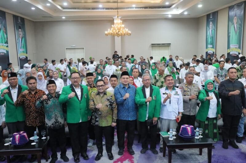 Wali Kota Makassar, Munafri Arifuddin, menyampaikan sambutan hangatnya pada pembukaan Silaturahmi Regional Korps Alumni Himpunan Mahasiswa Islam (KAHMI) se-Sulawesi yang digelar di Hotel Aryaduta Makassar, Jumat (10/10/2025)