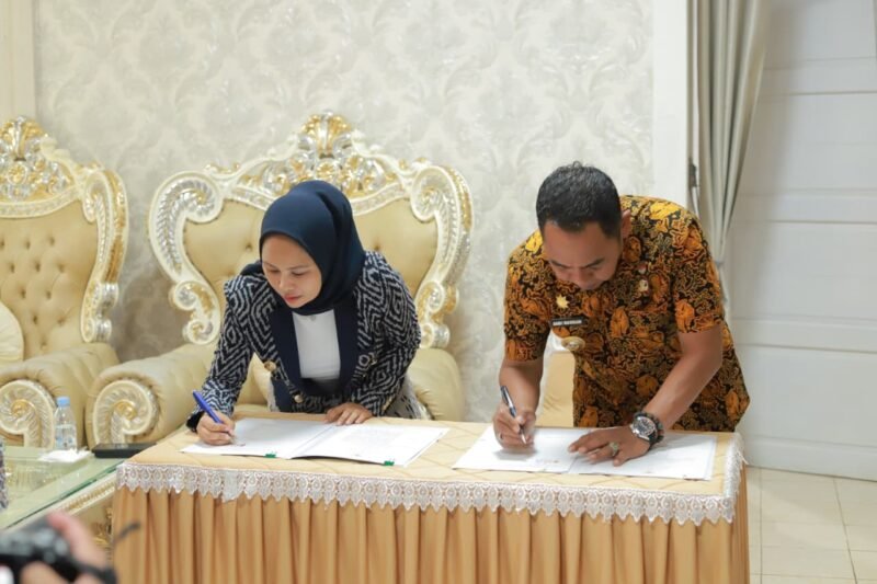 Bupati Wajo Andi Rosman terima kunjungan Walikota Palopo, Naili Trisal beserta rombongan di Rujab Bupati Pasanggrahan, Kamis (30/10/2025)