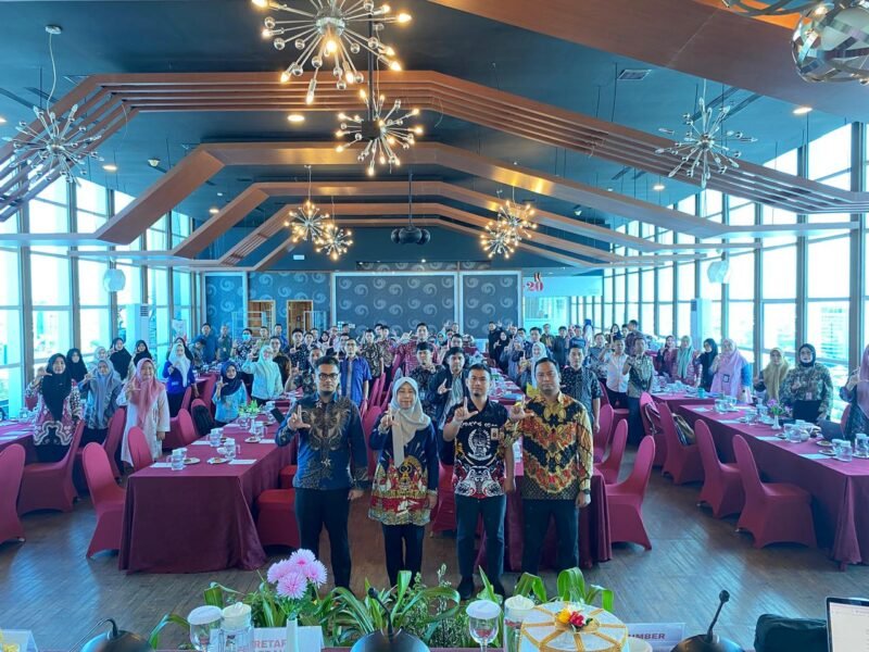Pemerintah Kota Makassar melalui Dinas Komunikasi dan Informatika (Kominfo) menggelar Bimbingan Teknis Penyusunan Arsitektur Sistem Informasi dan Arsitektur SPBE di Aston Hotel Makassar, Kamis (23/10/2025)