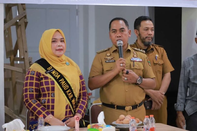 Pemerintah Kabupaten (Pemkab) Wajo melalui Dinas Sosial melaksanakan program Gemar Makan Telur di Aula Dinas Pendidikan dan Kebudayaan Kabupaten Wajo, Selasa (14/10/2025)