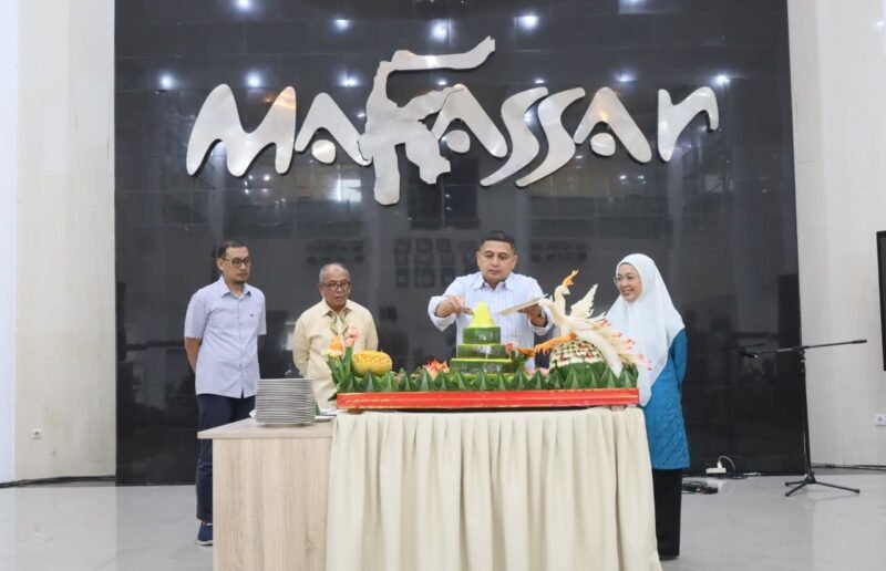 Seusai upacara resmi peringatan Hari Ulang Tahun (HUT) Kota Makassar ke-418 yang digelar di Lapangan Karebosi dengan nuansa adat, Wali Kota Makassar, Munafri Arifuddin, menggelar acara syukuran sederhana di Rumah Jabatan Wali Kota, Minggu siang (9/11/2025)