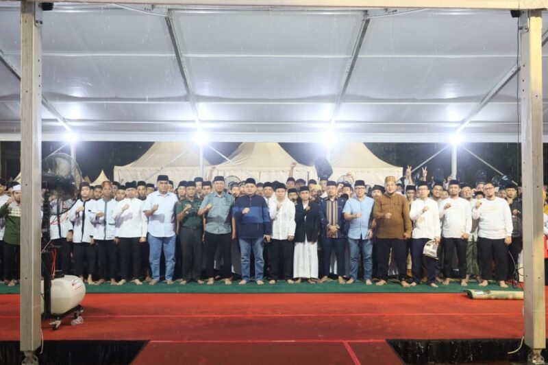 Pemerintah Kota Makassar melalui Bagian Kesejahteraan Rakyat (Kesra) menggelar kegiatan Yaumul Himmah yang diisi dengan salat Magrib berjamaah dan doa bersama hafidz dan anak panti asuhan di Kota Makassar