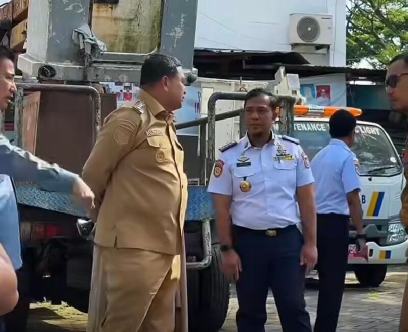 Kepala Dinas Perhubungan (Dishub) Muhammad Rieza, S.STP., M.Si., sambut kunjungan kerja Wali Kota Makassar, Munafri Arifuddin ke Kantor Dinas Perhubungan (Dishub) Kota Makassar, Rabu (5/11/2025)