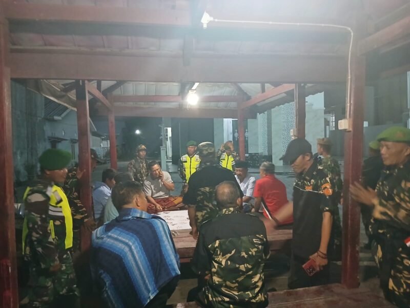 Koramil 1406-03/Maniangpajo kembali mengintensifkan upaya cipta kondisi dengan melaksanakan patroli dan siskamling gabungan di Kabupaten Wajo pada Sabtu, 15 November 2025