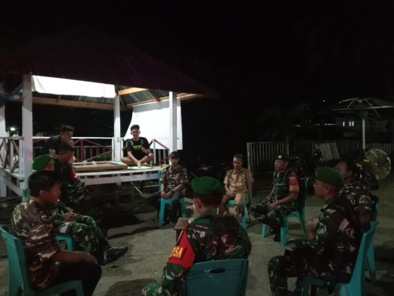 Koramil 1406-05/Majauleng melaksanakan kegiatan patroli dan siskamling bersama PPM, FKPPI, serta tokoh masyarakat, Kamis, 27 November 2025