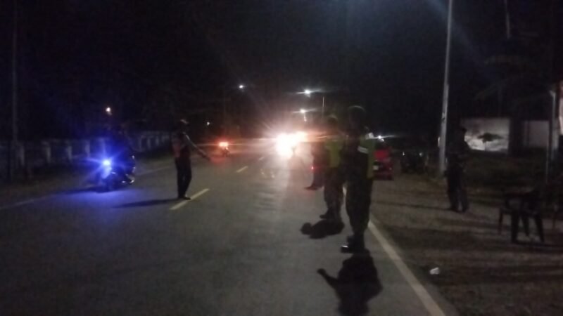 Koramil 1406-09/Sajoanging melaksanakan kegiatan patroli dan siskamling bersama anggota Pemuda Panca Marga (PPM) serta tokoh masyarakat setempat pada Selasa, 11 November 2025