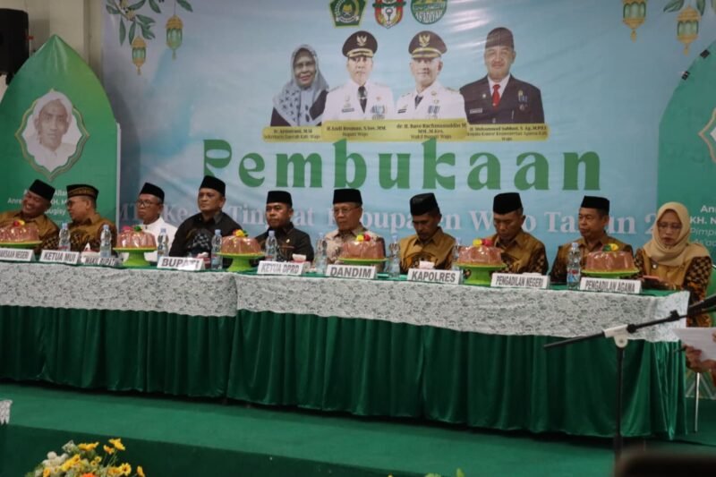Bupati Wajo, Andi Rosman bersama wakilnya dr Baso Rahmanuddin kompak hadiri pembukaan Musabaqah Tilawatil Quran (MTQ) ke-35 tingkat Kabupaten Wajo di Aula Ponpes As'adiyah Lapongkoda, Senin (24/11/2025)