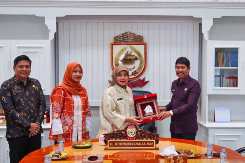 Wakil Wali Kota Makassar, Aliyah Mustika Ilham, menerima kunjungan kerja rombongan Pemerintah Kabupaten Penajam Paser Utara (PPU) di Balai Kota Makassar, hari ini